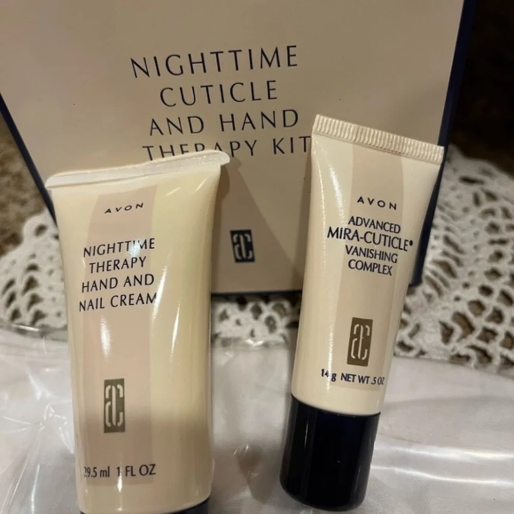 Avon Nighttime Cuticle and Hand Therapy Kit NIB